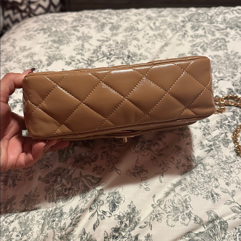 Tan Quilted Leather Bag with Gold Chain - Picture 5 of 6